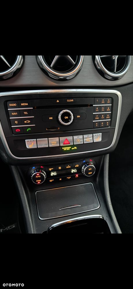 Mercedes-Benz GLA 200 7G-DCT AMG Line - 24