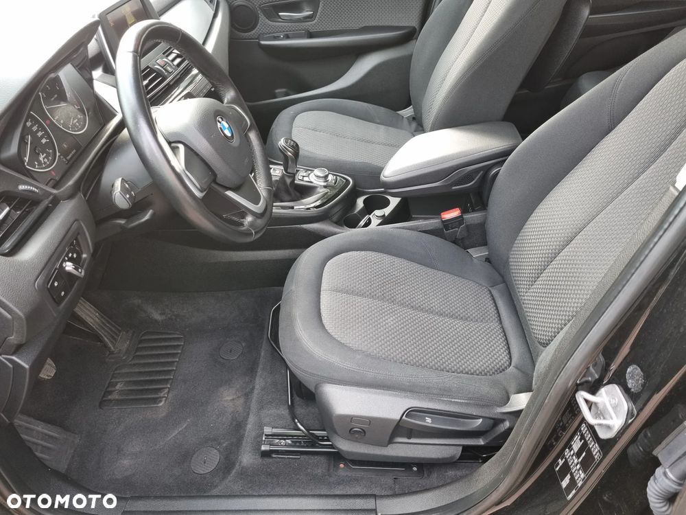 BMW Seria 2 216d Sport Line - 28