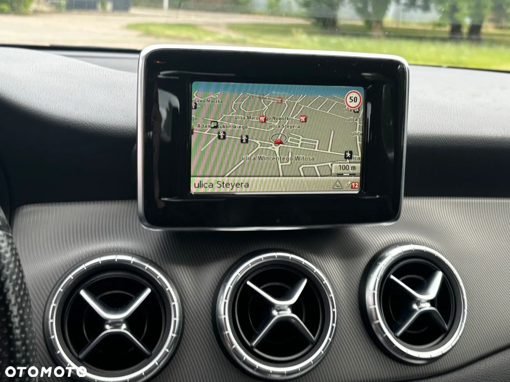 Mercedes-Benz CLA 180 StreetStyle - 28