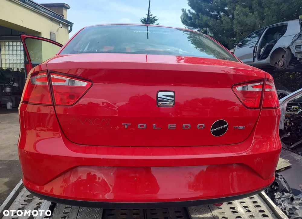 SEAT TOLEDO IV ZDERZAK TYŁ LF3K