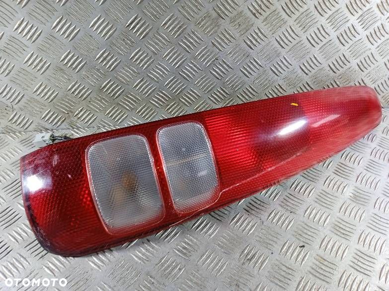 LAMPA PRAWA TYLNA HONDA HR-V - 1