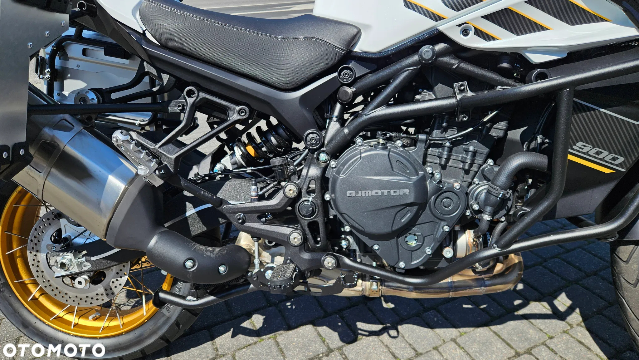 QJMOTOR 900 SX - 5