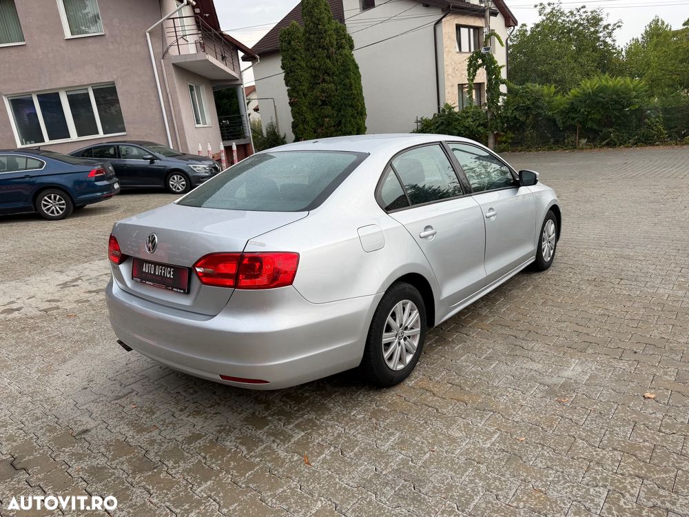 Volkswagen Jetta - 3