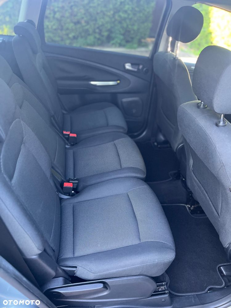 Ford S-Max - 13