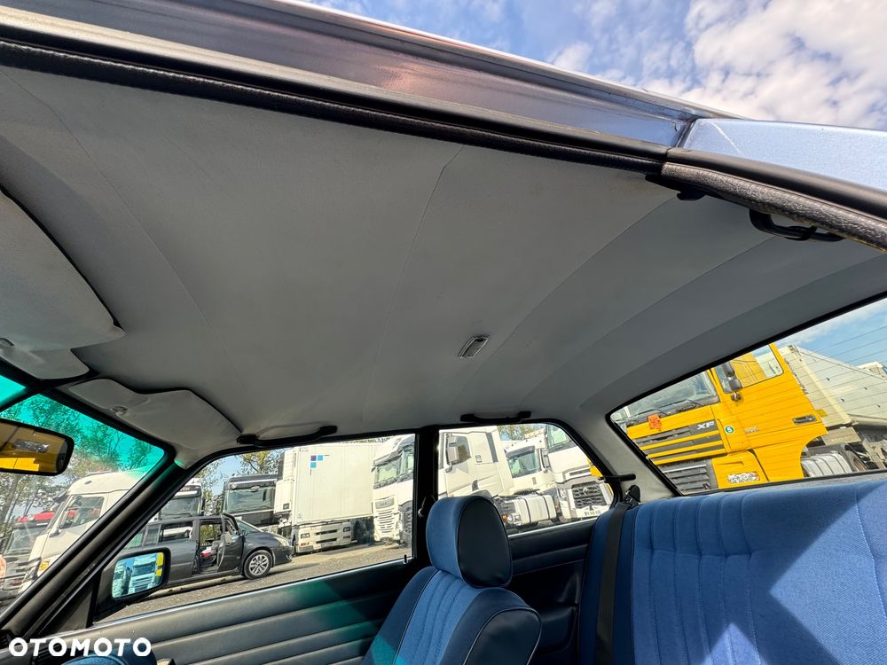 BMW Seria 3 323i - 17