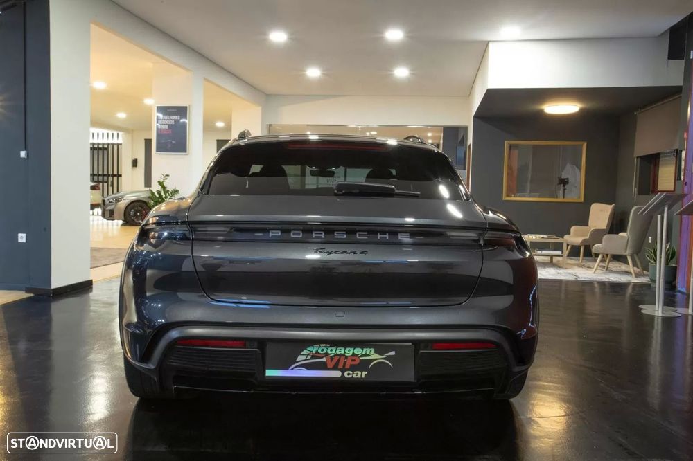 Porsche Taycan Cross Turismo 4 - 6