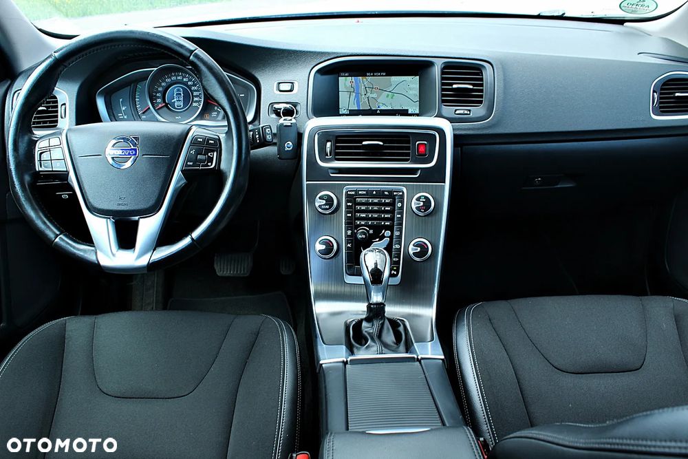 Volvo V60 D2 Geartronic Momentum - 21