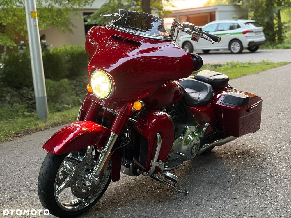 Harley-Davidson CVO Street Glide - 19
