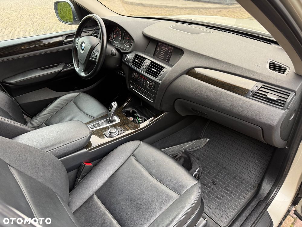 BMW X3 xDrive20i Advantage - 17