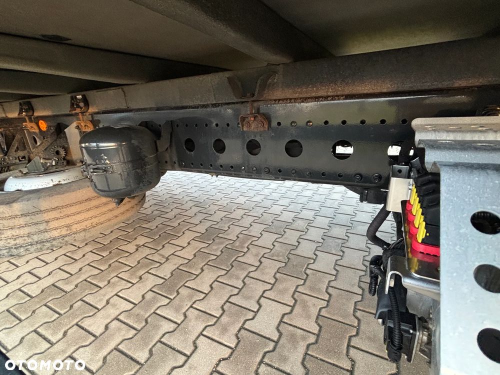 Mercedes-Benz ATEGO 1524  EURO 6 (1527, 1530) kontener z windą , kabina przeedłużana  z łóżkiem składanym - 9