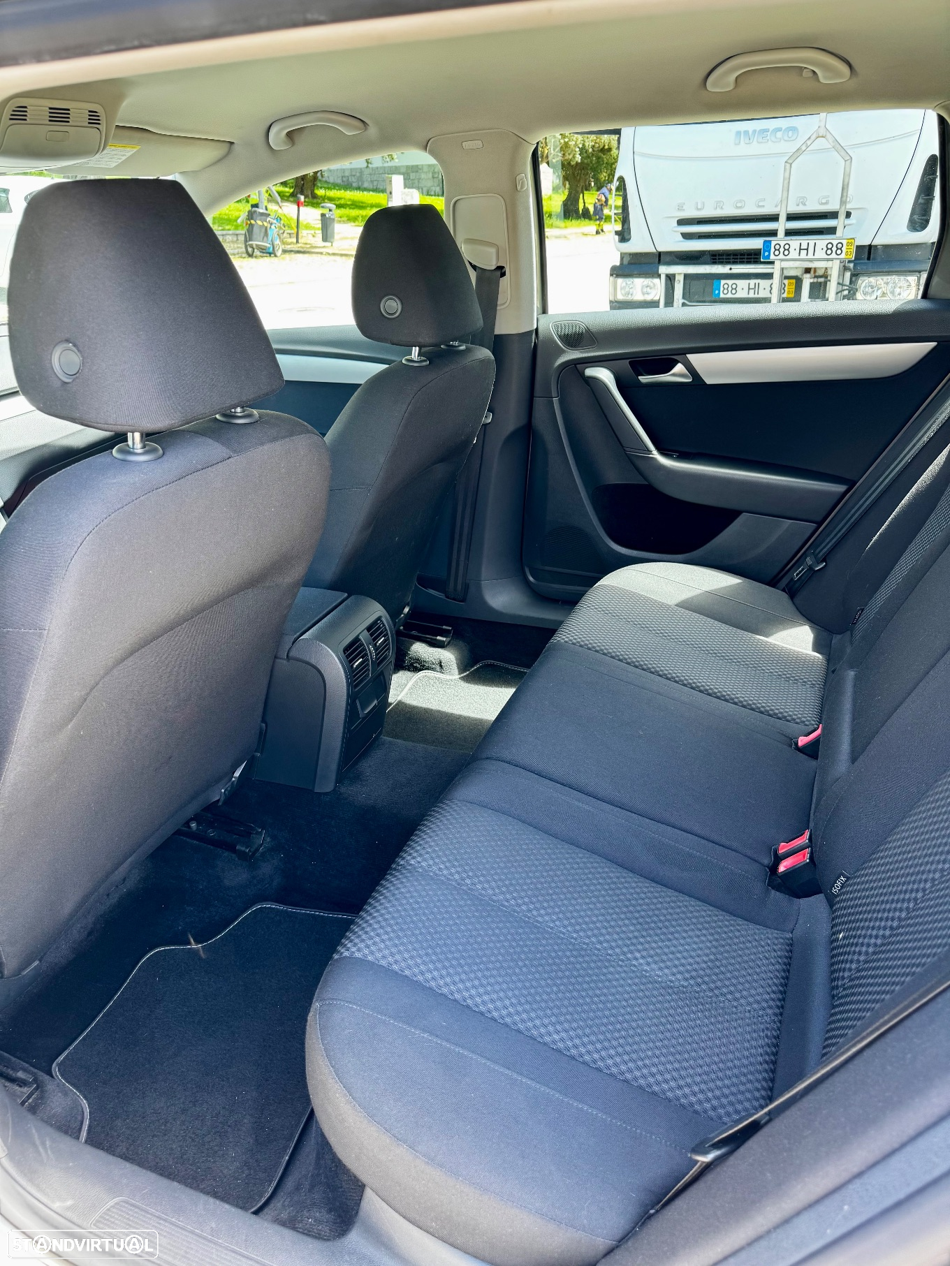 VW Passat Variant 1.6 TDI BlueMotion - 11