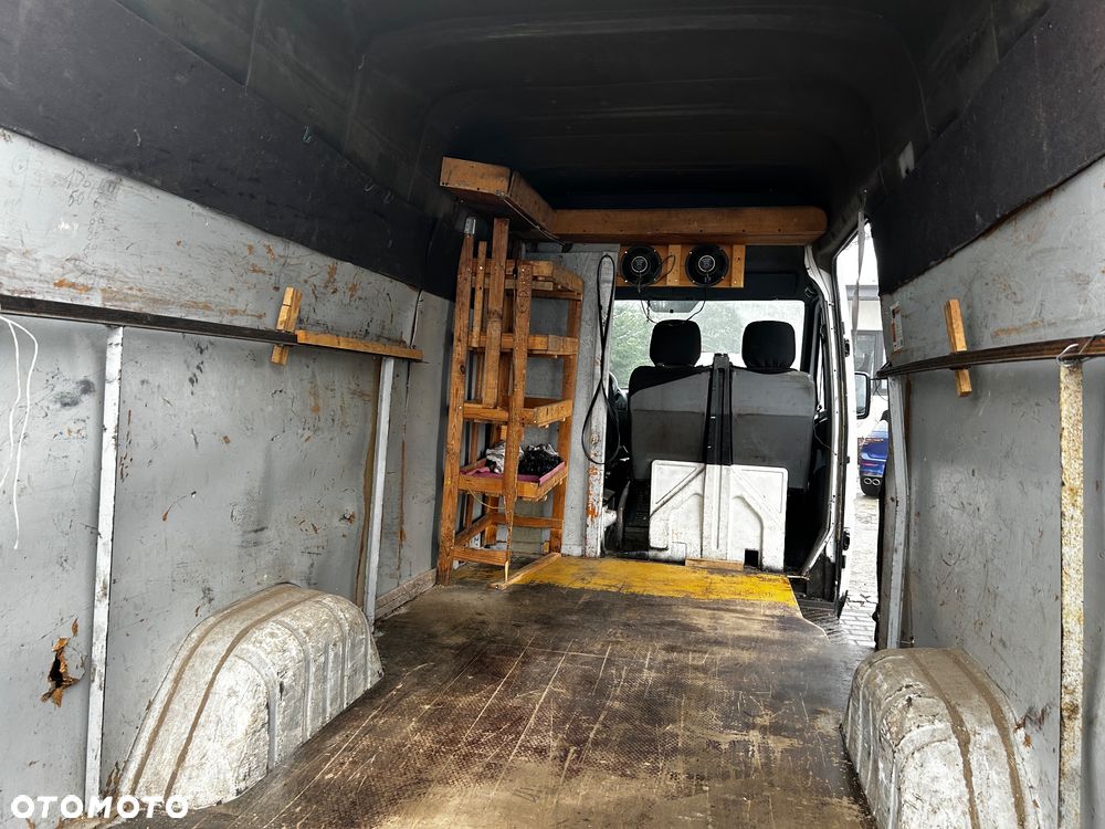 Mercedes-Benz Sprinter - 13