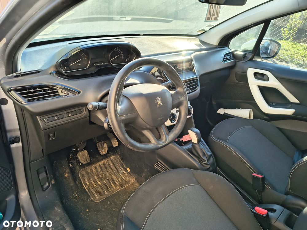Peugeot 208 - 18