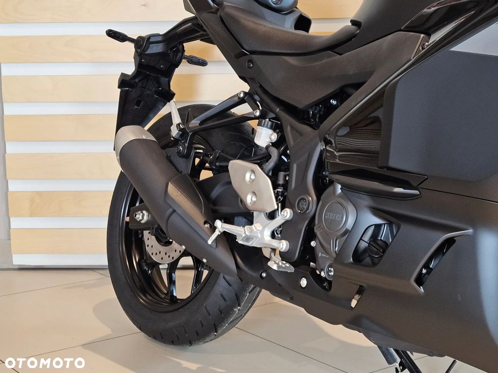 Yamaha R3 - 9