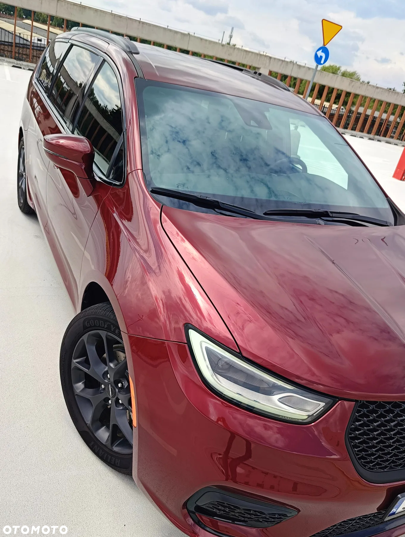 Chrysler Pacifica - 17