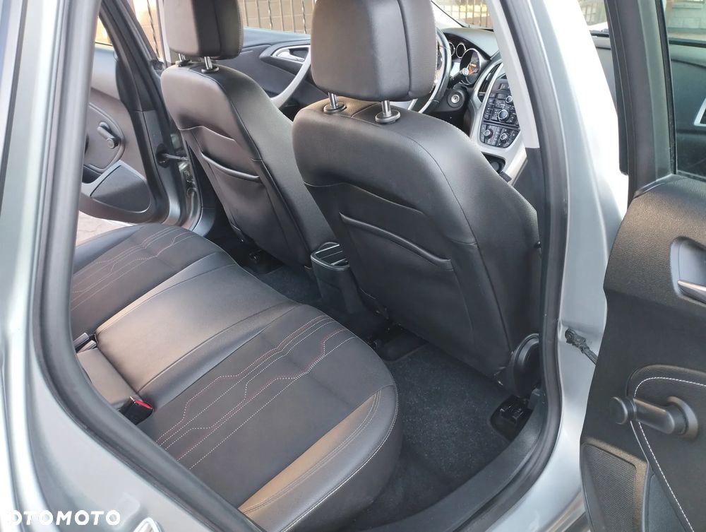 Opel Astra 1.4 Turbo 150 Jahre - 10