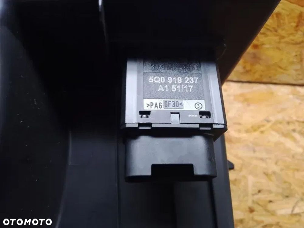 schowek konsoli pasażera seat leon iii 5f1857095 - 5