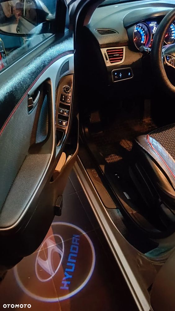 Hyundai Elantra 1.6 Comfort - 21
