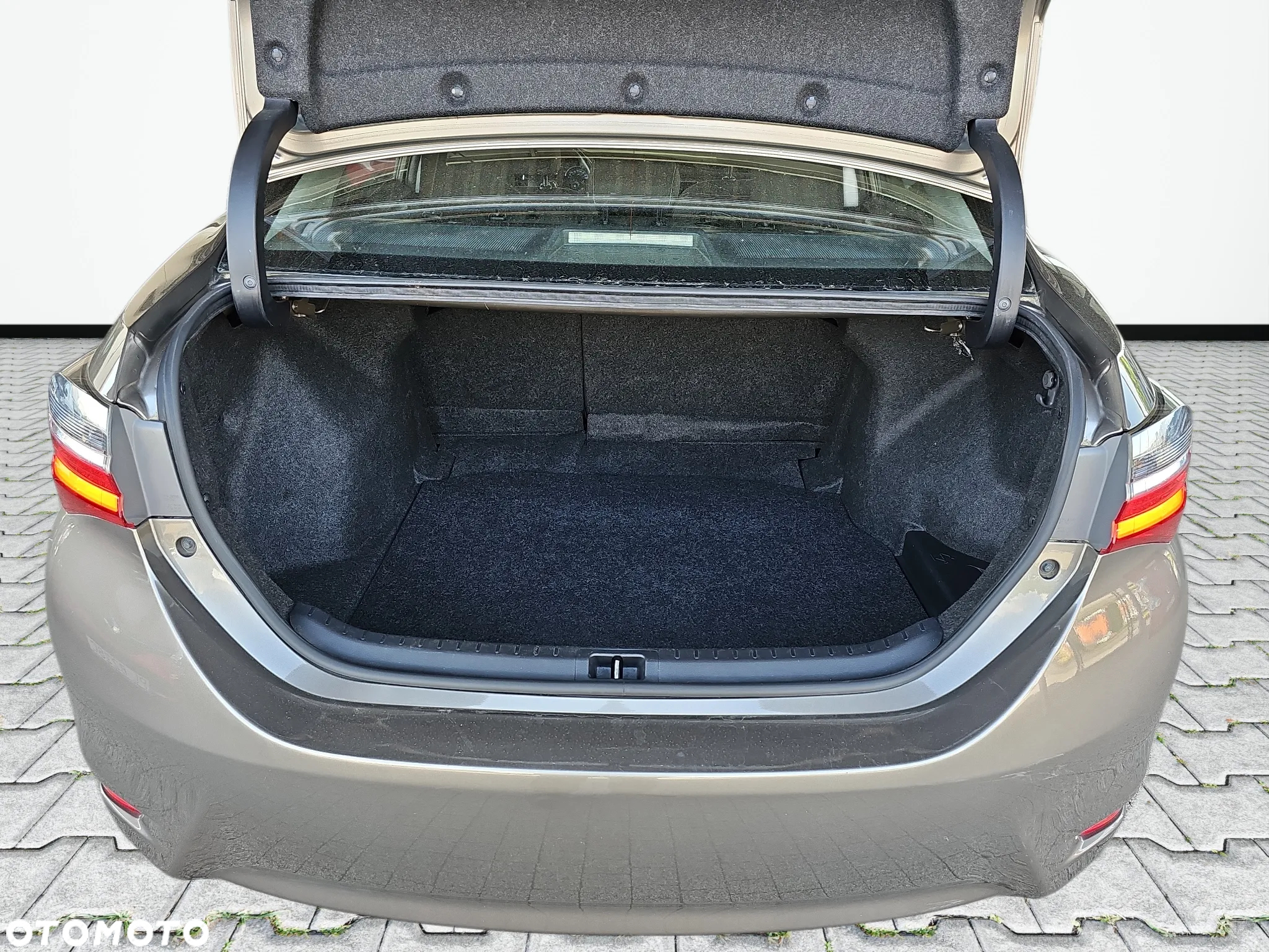 Toyota Corolla 1.6 Comfort - 14