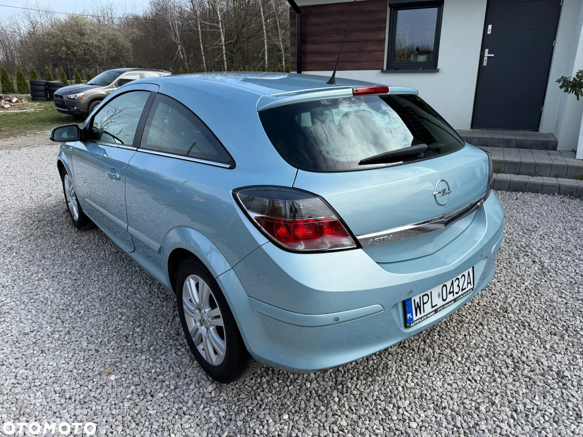 Opel Astra III GTC 1.6 Cosmo - 11