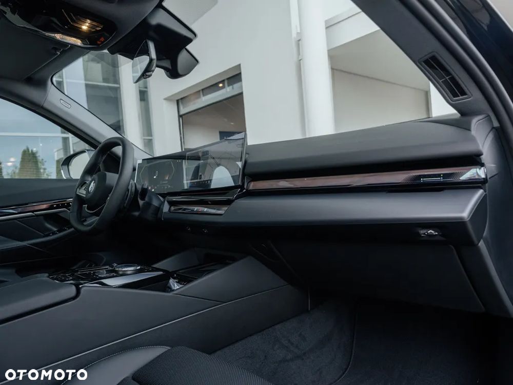 BMW Seria 5 520d mHEV - 8
