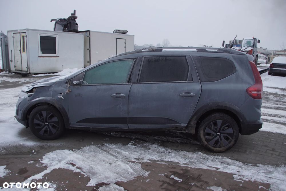 Auto na części - Dacia Jogger Lift 1.0 TCE 101 KM H4D480 2024R Silnik Skrzynia Drzwi Klapa Zderzak Lampa Klamka Szyba Relingi Deska Kokpit Sterownik Moduł Czujnik Licznik Kierownica Panel - 4