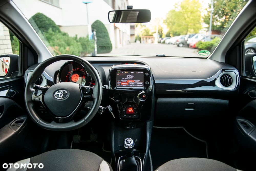 Toyota Aygo x-business - 24