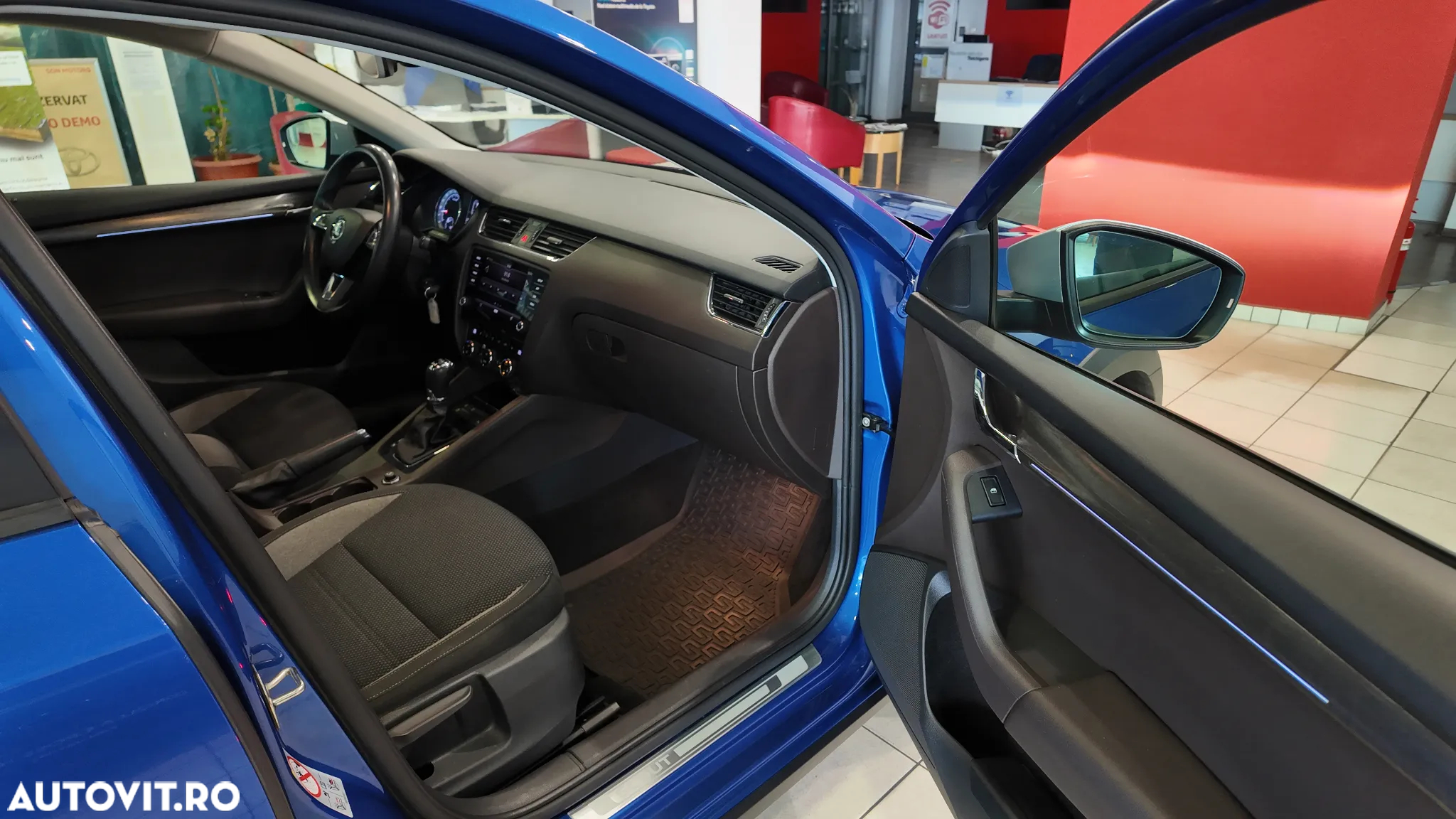 Skoda Octavia Combi Diesel 2.0 TDI 4X4 DSG Scout - 11