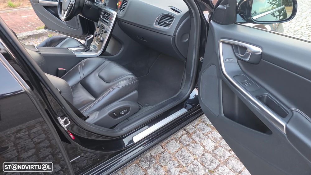 Volvo V60 D6 Plug-In-Hybrid AWD Geartronic Summum - 22