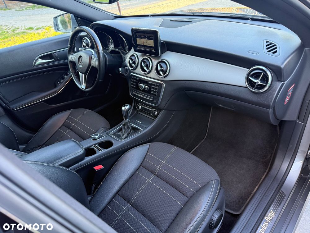 Mercedes-Benz CLA 180 AMG Line - 11