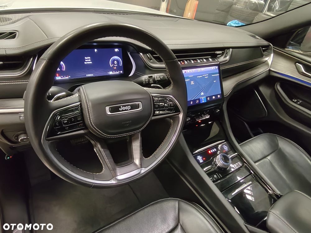 Jeep Grand Cherokee - 28