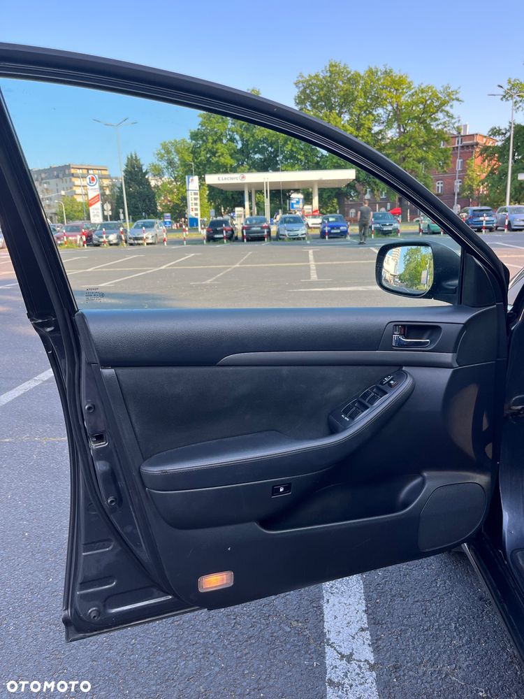 Toyota Avensis 2.0 D-4D Sol - 32