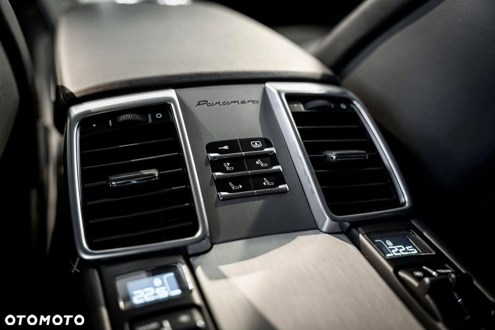 Porsche Panamera 4S - 22