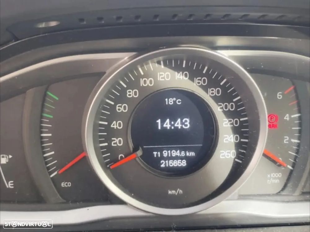 Volvo XC 60 2.0 D4 R-Design Momentum - 5