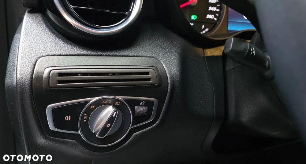 Mercedes-Benz Klasa C 200 9G-TRONIC Edition - 17