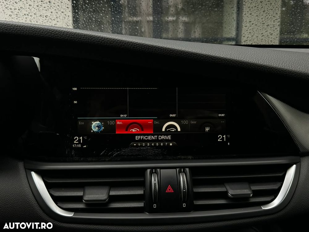 Alfa Romeo Giulia 2.0 Turbo AWD AT8 Veloce - 27
