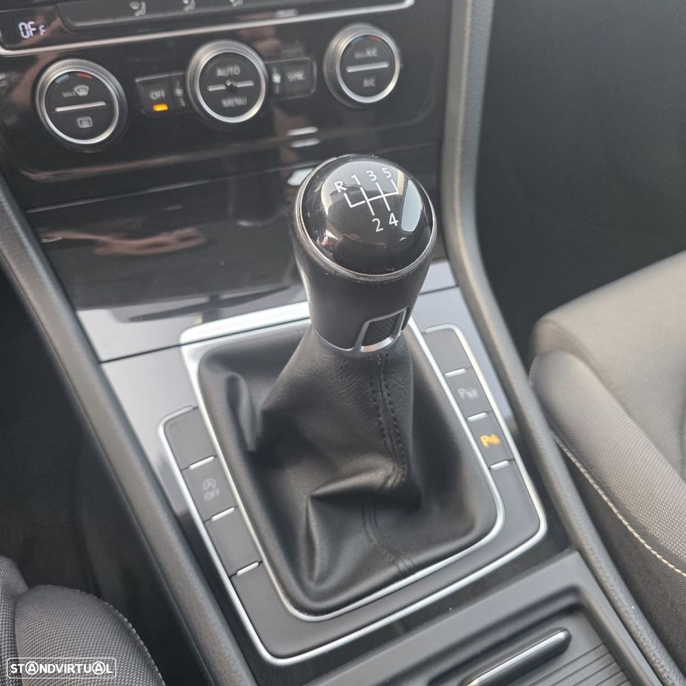 VW Golf 1.6 TDi Highline - 28