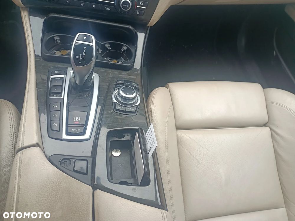 BMW Seria 5 525d xDrive - 14