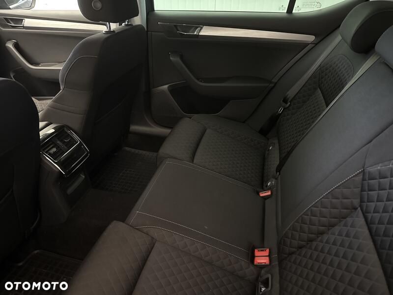 Skoda Superb 2.0 TDI SCR Ambition DSG - 20