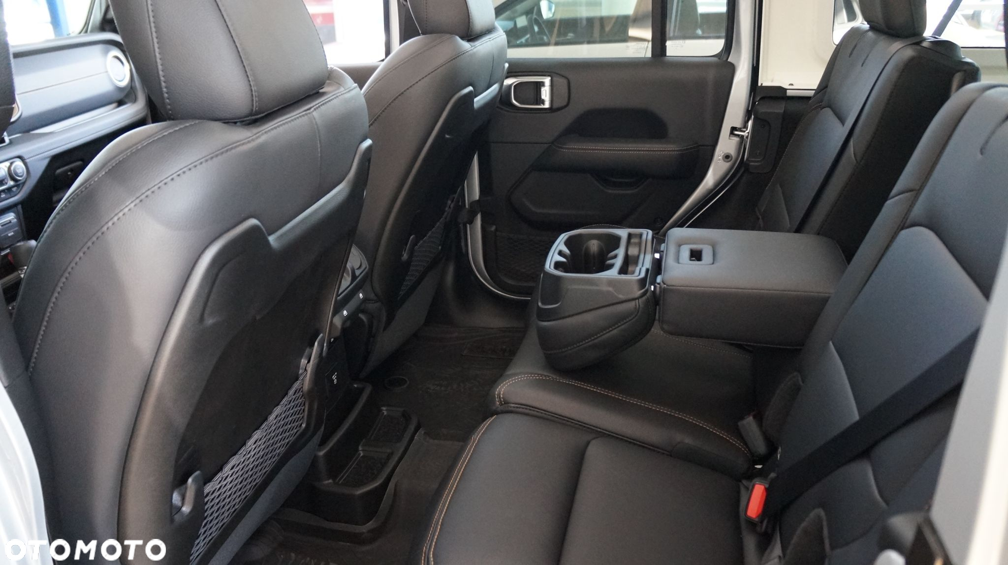 Jeep Wrangler Unlimited GME 2.0 Turbo Sahara - 15