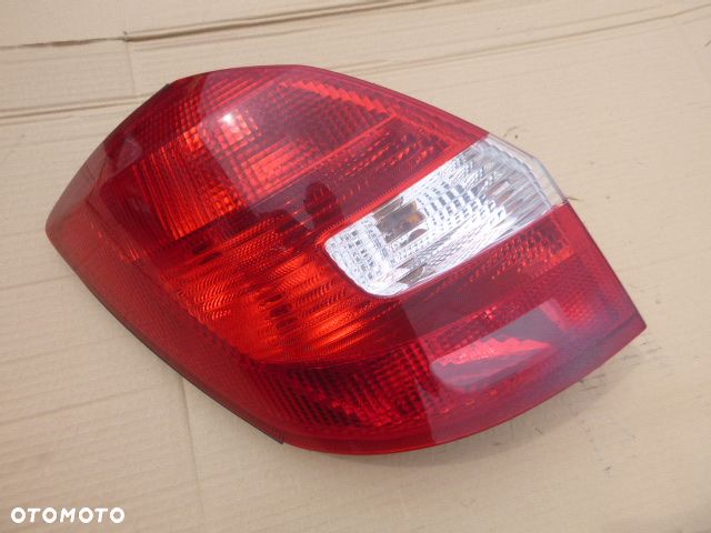 LAMPA LEWY TYŁ LEWA TYLNA SKODA FABIA II HB - 13