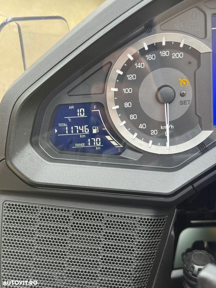 Honda GL 1800 Gold Wing - 9