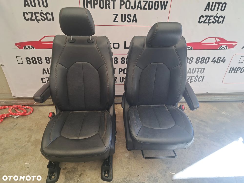 Fotele przod chrysler pacifica 2020 - 3