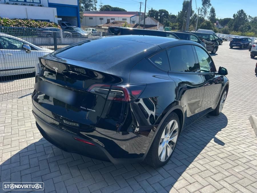 Tesla Model Y - 2