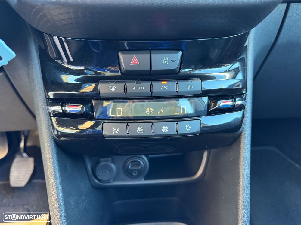 Peugeot 2008 1.2 PureTech Allure - 21