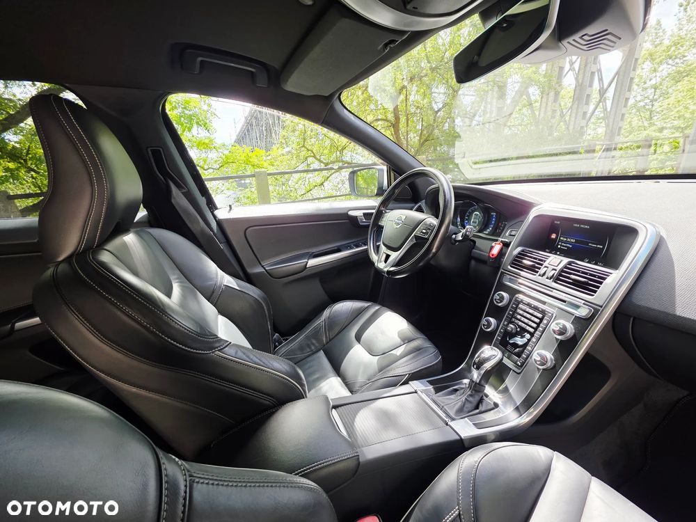 Volvo XC 60 D3 Drive-E R-Design Momentum - 9