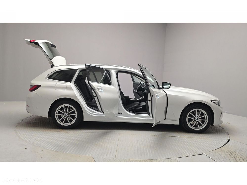 BMW Seria 3 320d xDrive mHEV M Sport - 13