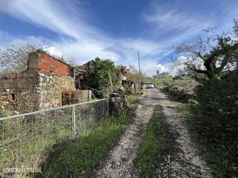 Terreno com casa rustica - Grande imagem: 2/3