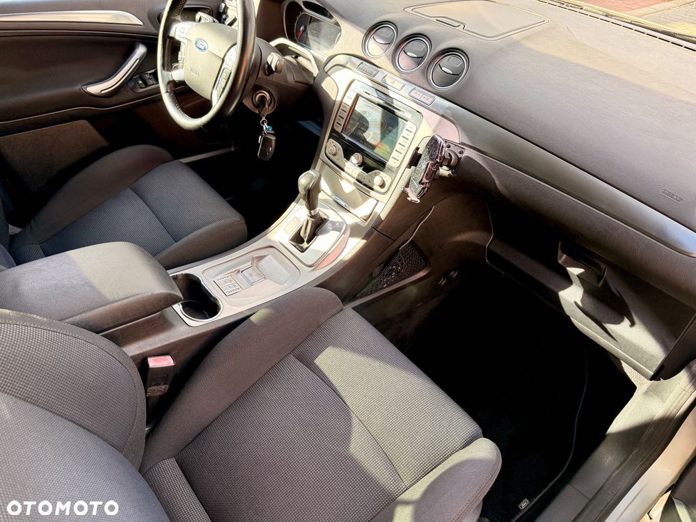 Ford S-Max - 13
