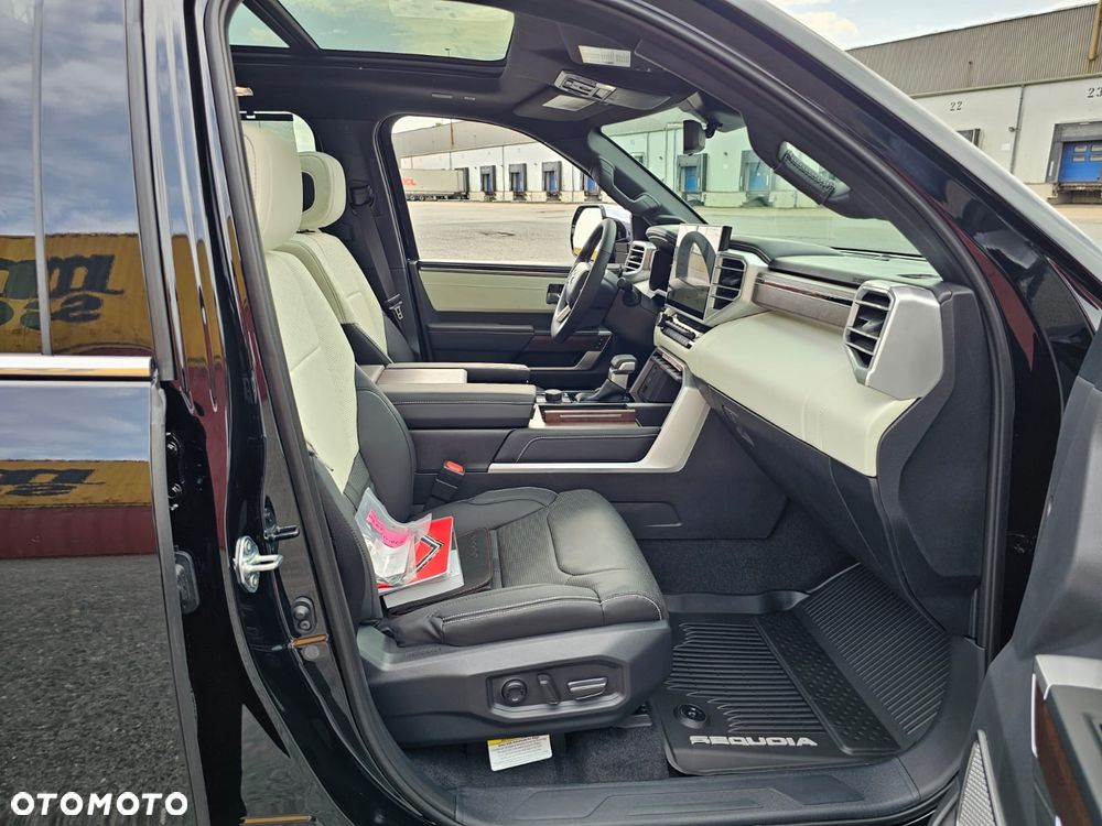 Toyota Sequoia - 24